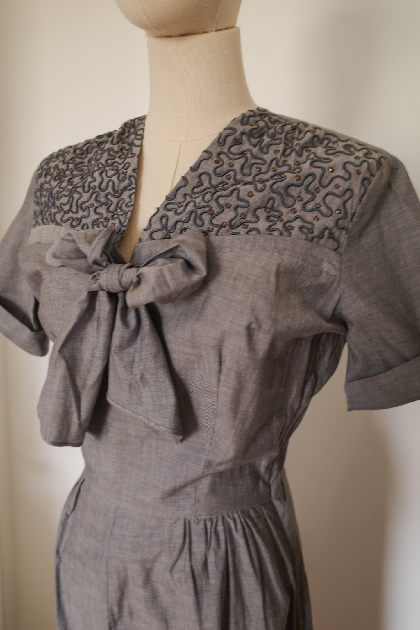 1950s Squiggle Embroidery Top with Bow